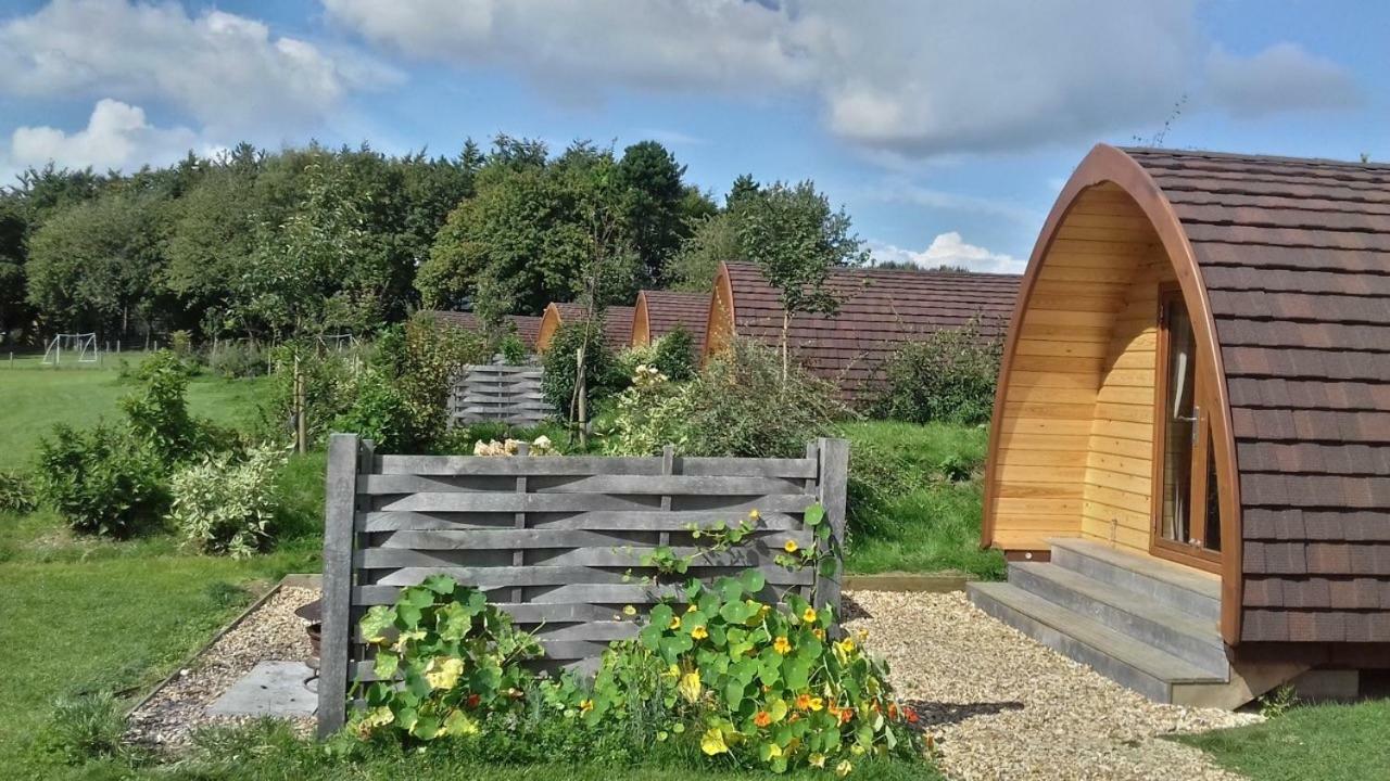 Buttercup Glamping Pod Hotel เชลเทนแฮม ภายนอก รูปภาพ