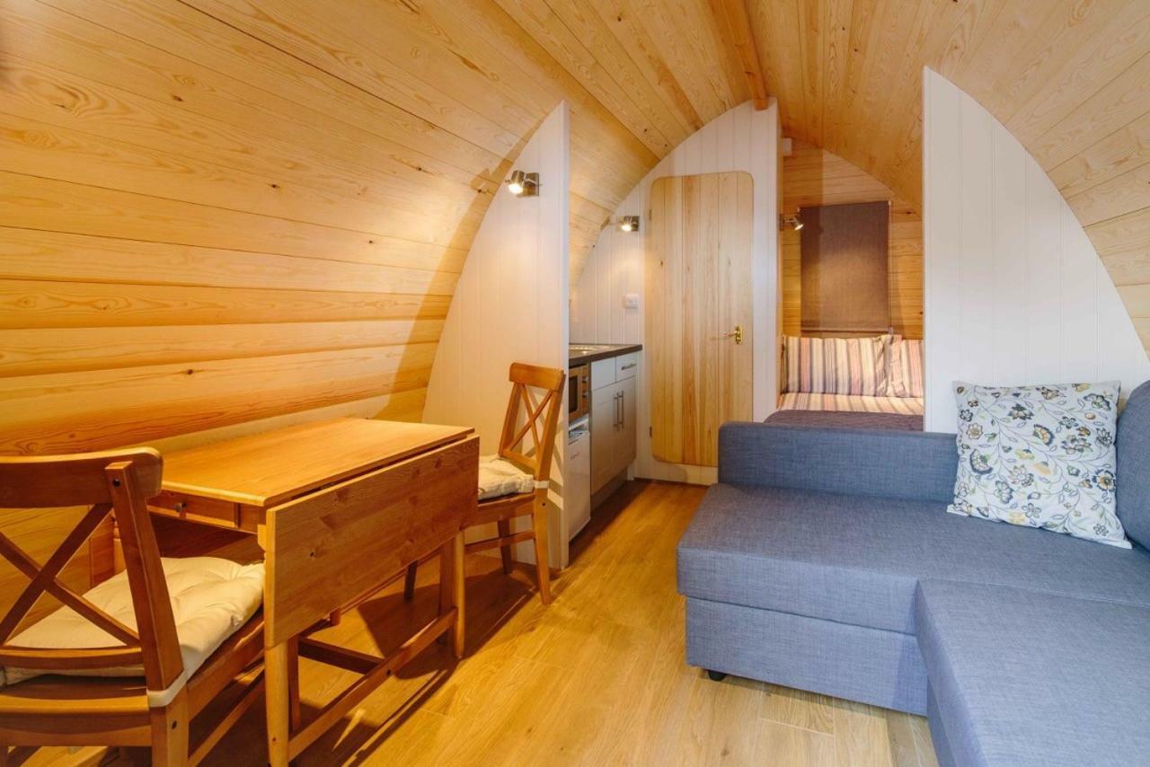 Buttercup Glamping Pod Hotel เชลเทนแฮม ภายนอก รูปภาพ