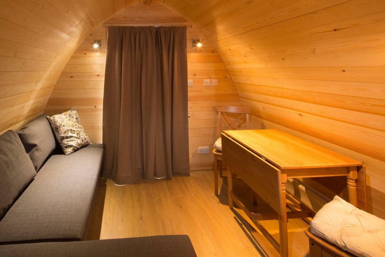 Buttercup Glamping Pod Hotel เชลเทนแฮม ภายนอก รูปภาพ