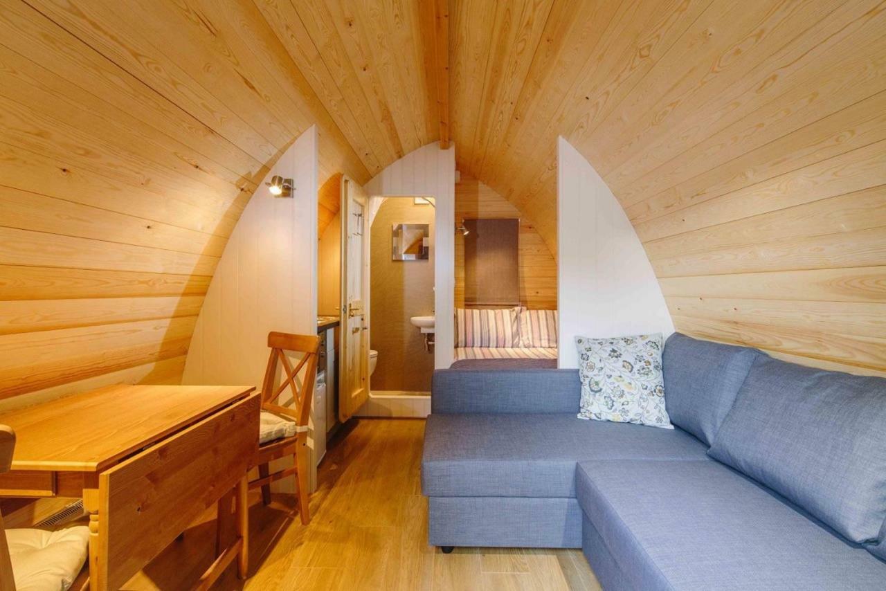 Buttercup Glamping Pod Hotel เชลเทนแฮม ภายนอก รูปภาพ