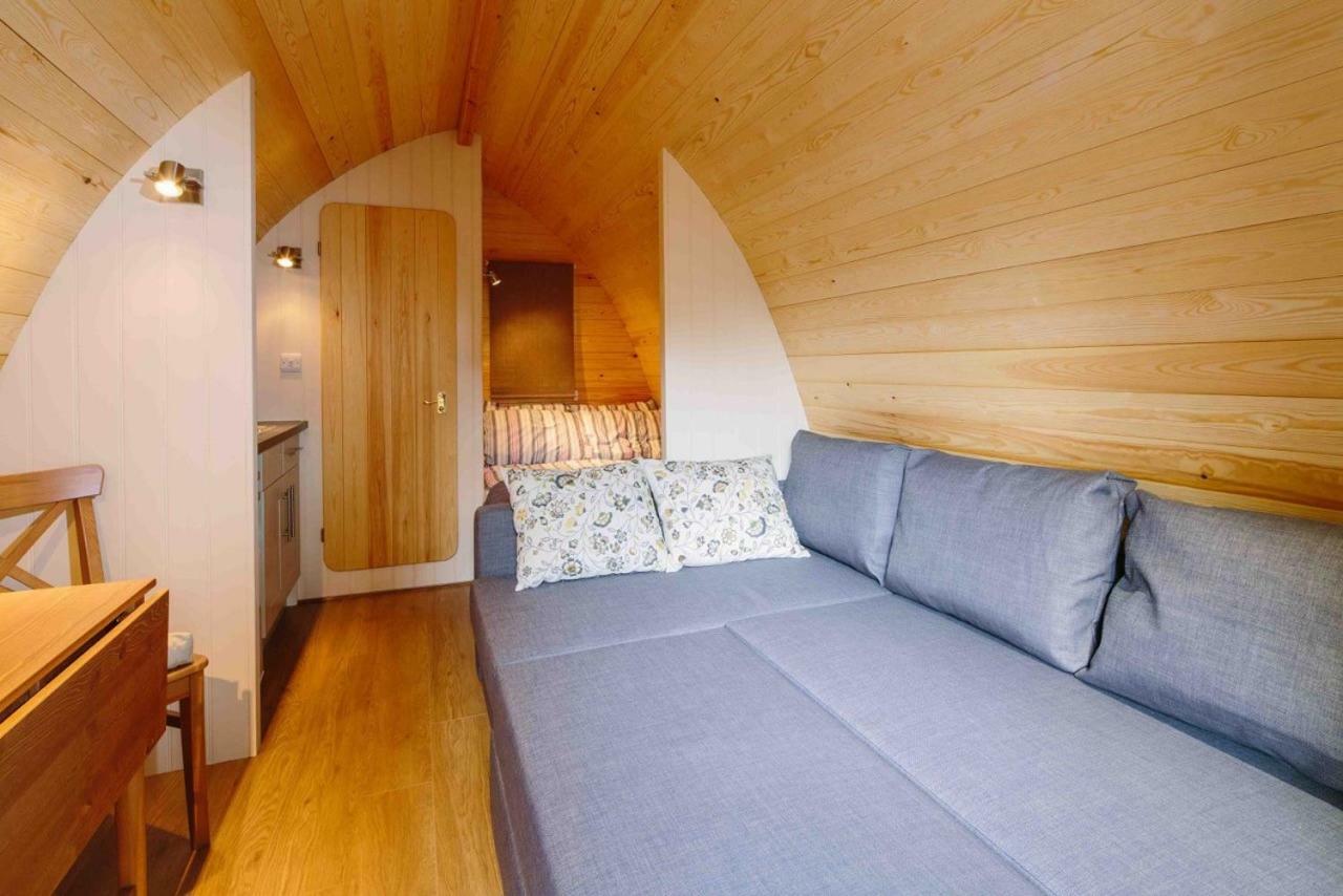 Buttercup Glamping Pod Hotel เชลเทนแฮม ภายนอก รูปภาพ