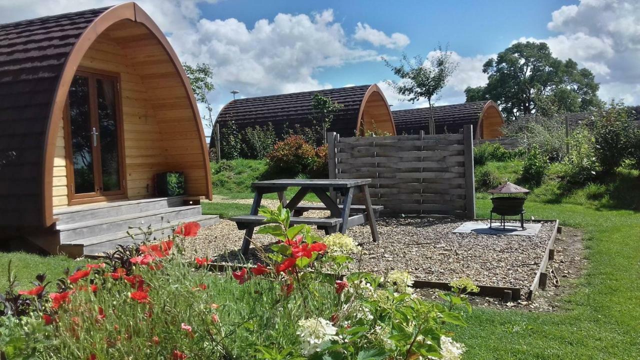 Buttercup Glamping Pod Hotel เชลเทนแฮม ภายนอก รูปภาพ